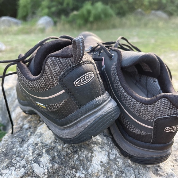 Keen women's 6.5 Terradora waterproof hiking shoes - Picture 3 of 9